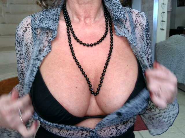Fotografii -PimentRouge- Vraie francaise a grosse poitrine ,privé cam to cam hum Real French woman with big breasts, private cam to cam hum, for very sex adventures , tip if you like