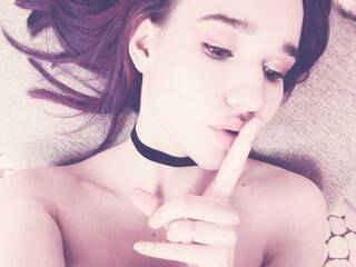 Chat video erotic -Roxy--
