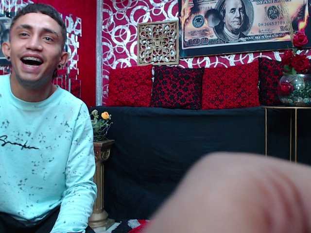 Capturi de ecran de difuzare COUPLEHOTPEIN