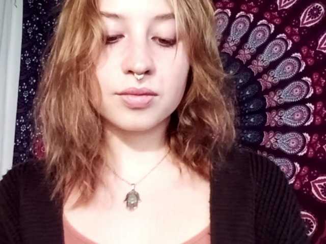 Capturi de ecran de difuzare AdalynGlow