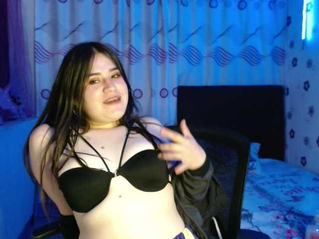 Capturi de ecran de difuzare AdeleBlue