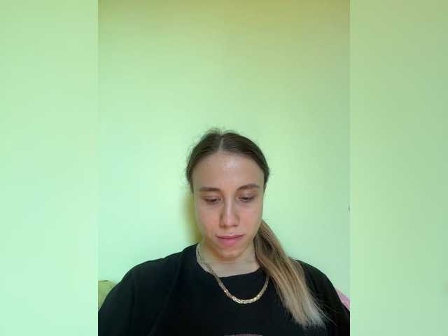 Capturi de ecran de difuzare AdelinaKiskina
