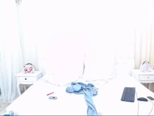 Capturi de ecran de difuzare AdellaydeTay