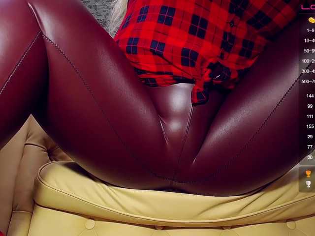Fotografii AdelleQueen "♥kiss the floor piece of ****!♥ #bbw #bigboobs #mistress #latex #heels #gorgeous