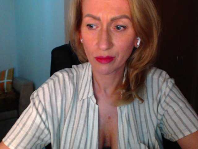 Capturi de ecran de difuzare AdreySmith