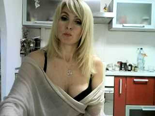 Fotografii Adrianessa29 I'll watch your cam for 30. Topless - 50. Naked - 200.