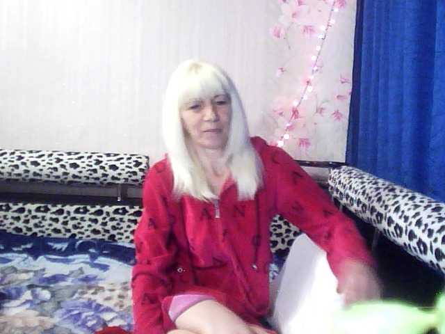 Capturi de ecran de difuzare AdrianneWinx