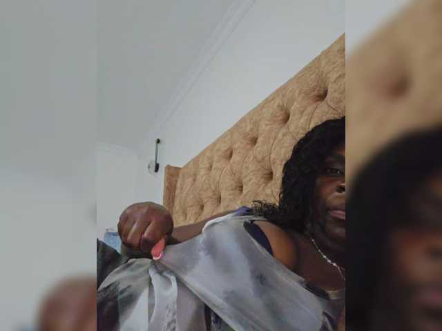 Capturi de ecran de difuzare AfricanShyQueen1