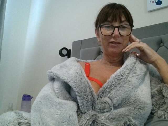 Capturi de ecran de difuzare Aims2please
