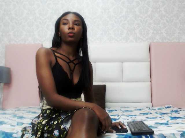 Capturi de ecran de difuzare AishaBrown