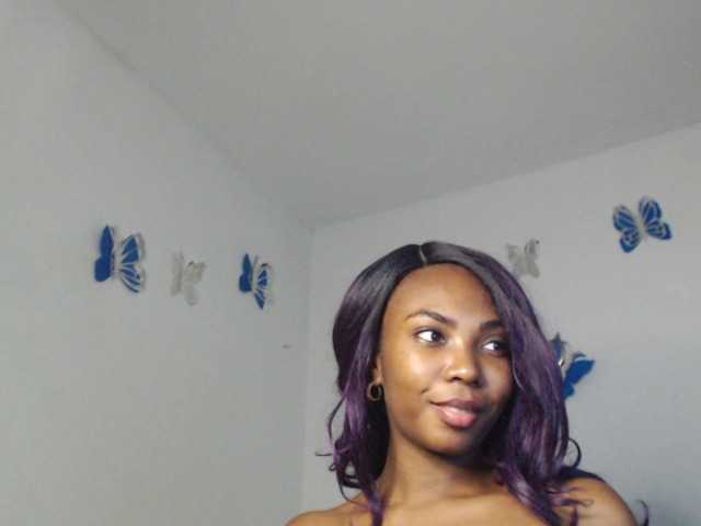 Capturi de ecran de difuzare AishaBrown