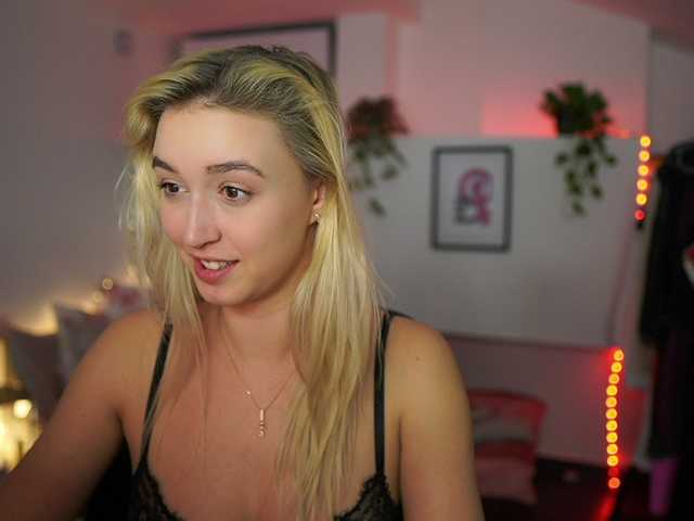 Fotografii AlexisTexas18 Hi! I am Alexis 19 yrs old teen, with perfect ass, nice tits and very hot sexy dance moves! Lets have fun with me! Water on my white T-shirt at goal!