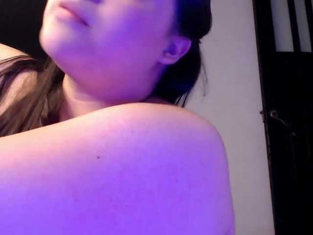 Capturi de ecran de difuzare AliceKytelerr