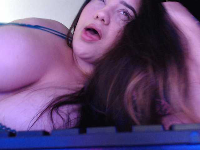 Capturi de ecran de difuzare AliceKytelerr