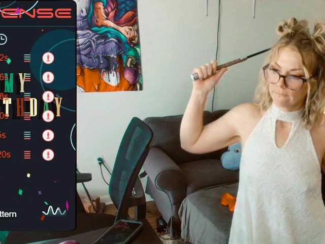 Fotografii Aliceliddell7 ITS MY BIRTHDAY TODAY! #lovense #squirt #bigass #young #cum#milf #blonde #small tits #young #naughty #lush #feet #smoke #glasses