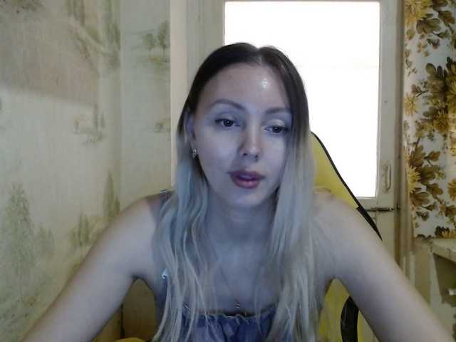 Capturi de ecran de difuzare AliceSmiles