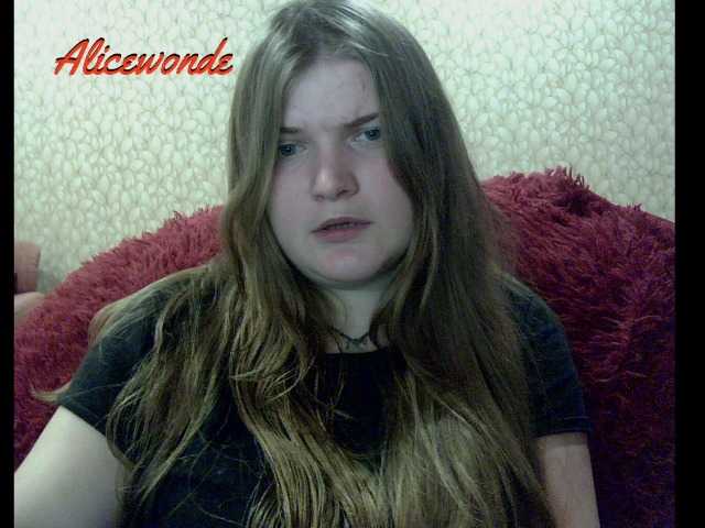 Capturi de ecran de difuzare AliceWonde