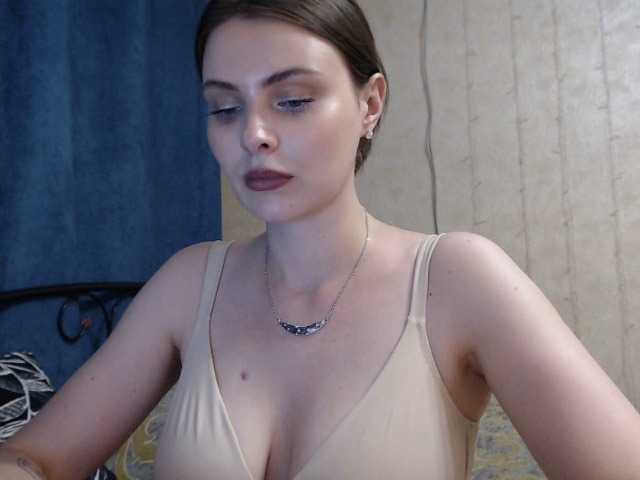 Capturi de ecran de difuzare AlienKamila