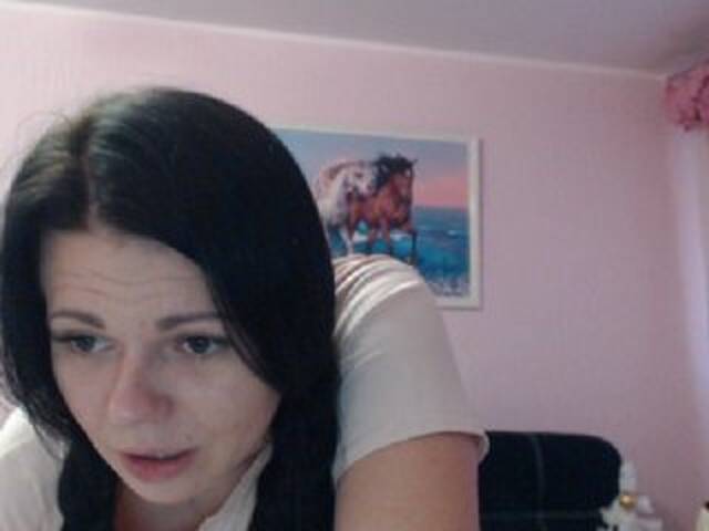 Capturi de ecran de difuzare AlisaStrawbe