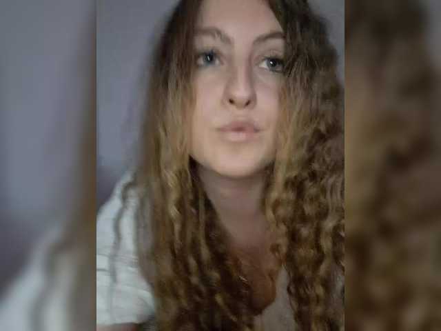 Capturi de ecran de difuzare AlluringAura