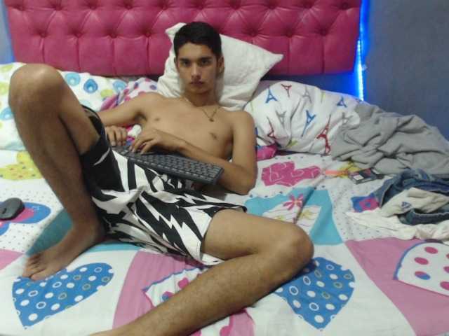 Capturi de ecran de difuzare Alysaandevan