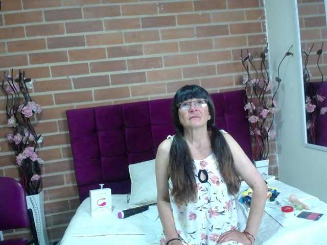 Fotografii amanda-mature I'm #mature a little hot, if you have fantasies about older women you can fulfill them with me #hairy #skinny #fingering