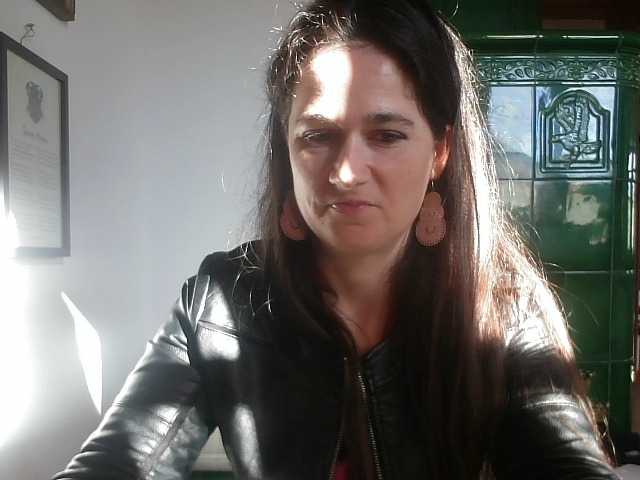 Capturi de ecran de difuzare AmanelWhite