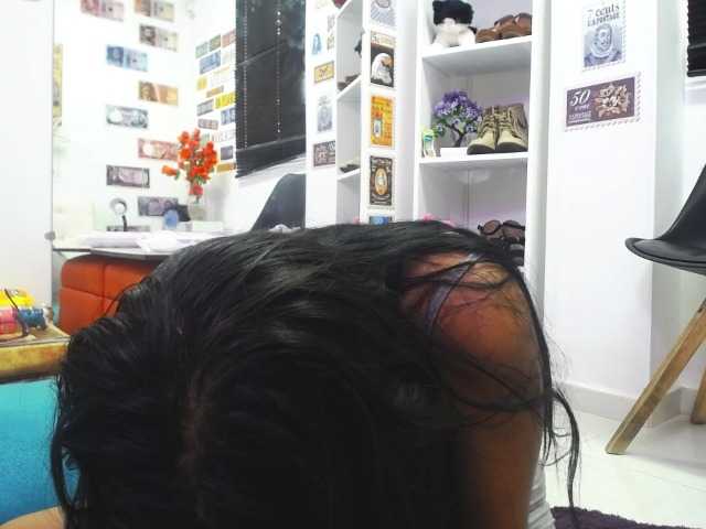 Capturi de ecran de difuzare AmyMilhouse