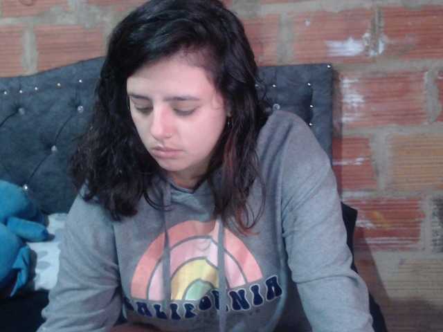 Capturi de ecran de difuzare angelaasm