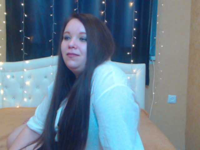 Capturi de ecran de difuzare Angelina-Li