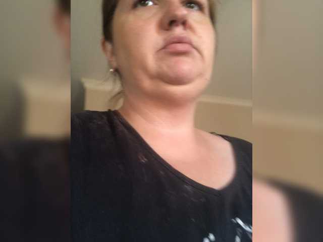 Capturi de ecran de difuzare ANGELLHOTT