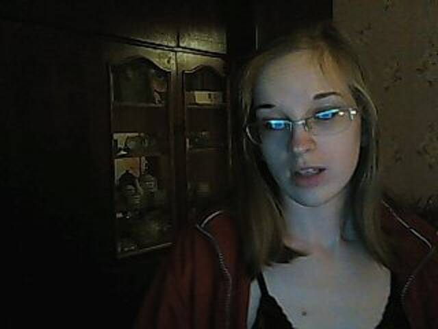 Capturi de ecran de difuzare Angelpussy1