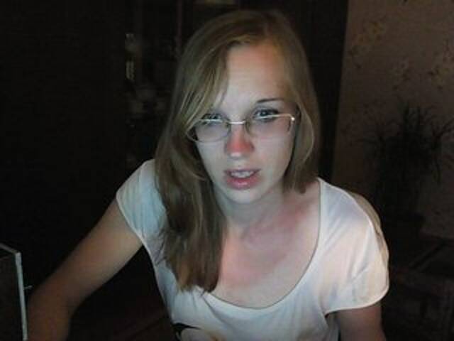 Capturi de ecran de difuzare Angelpussy1