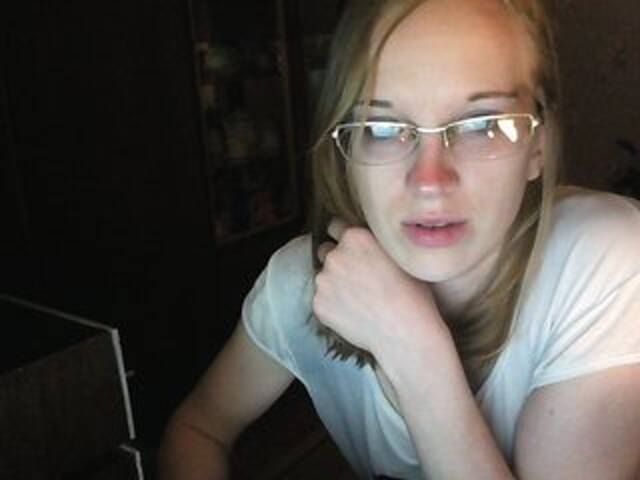 Capturi de ecran de difuzare Angelpussy1