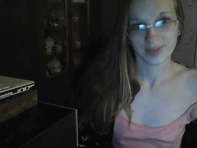 Capturi de ecran de difuzare Angelpussy1