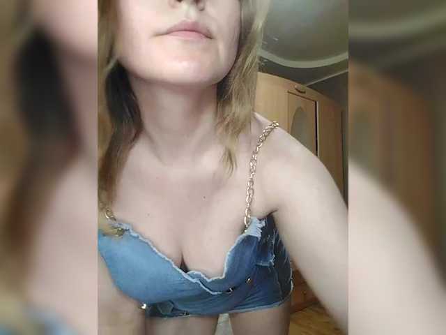 Capturi de ecran de difuzare AnitaGlamorX