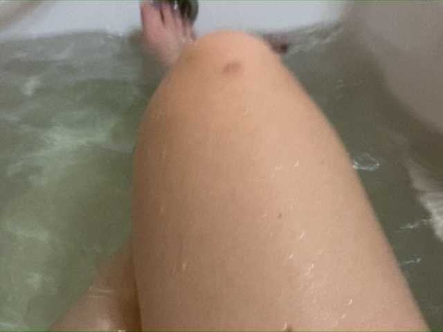 Capturi de ecran de difuzare AnitaShine