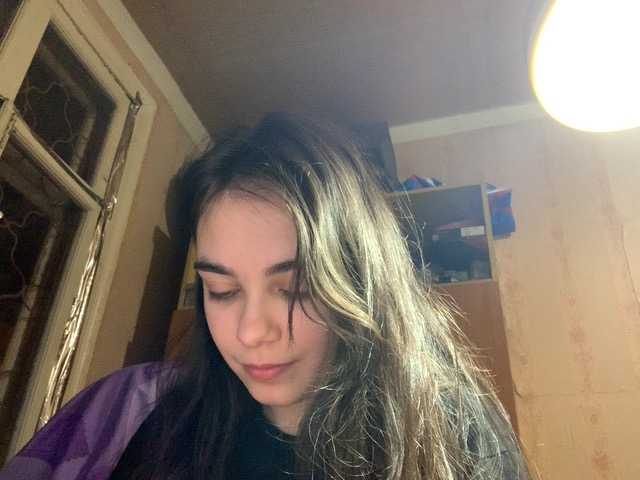 Capturi de ecran de difuzare AnnaCow13