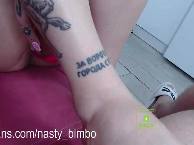 Capturi de ecran de difuzare AnnaCrimsFuck