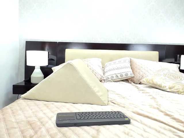 Capturi de ecran de difuzare AntonellaShel