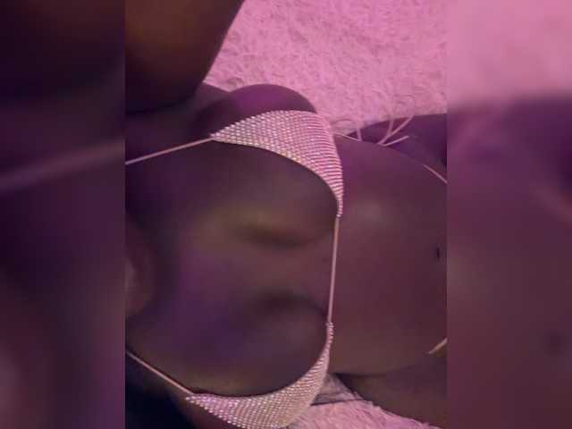 Capturi de ecran de difuzare AshleyebonyX