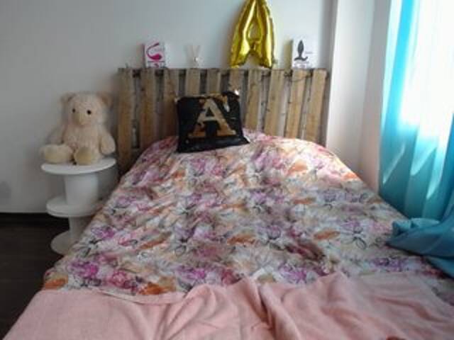 Capturi de ecran de difuzare AvyRose