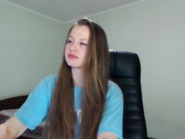 Capturi de ecran de difuzare _YoungGirl_