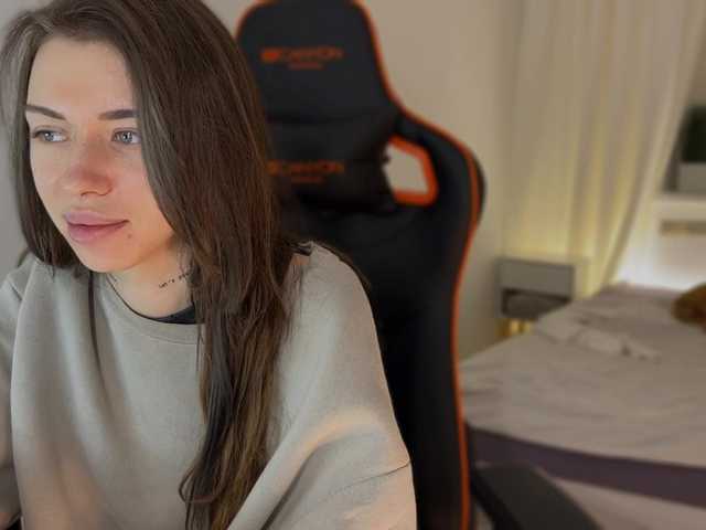 Capturi de ecran de difuzare Bast3t