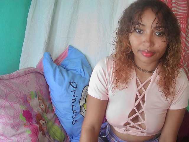 Capturi de ecran de difuzare BeckyFame