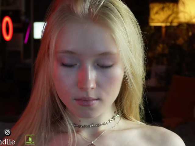 Capturi de ecran de difuzare Bestblondie