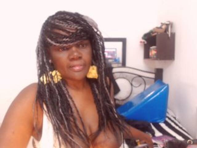 Capturi de ecran de difuzare BigBustyBlack