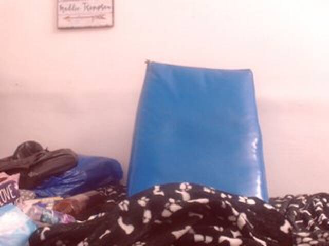 Capturi de ecran de difuzare BigBustyBlack