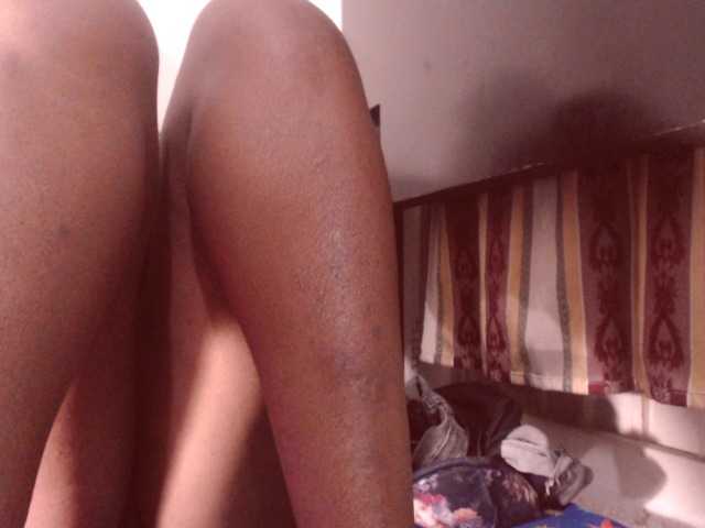 Capturi de ecran de difuzare BigBustyBlack