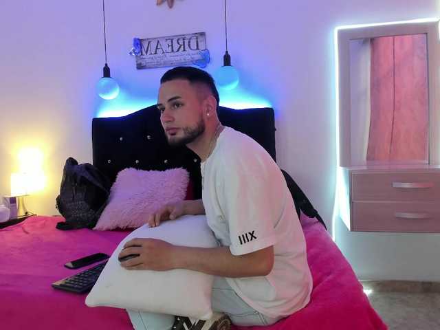 Capturi de ecran de difuzare BigDickAndCatann